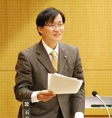 決算審査特別委員会で質問